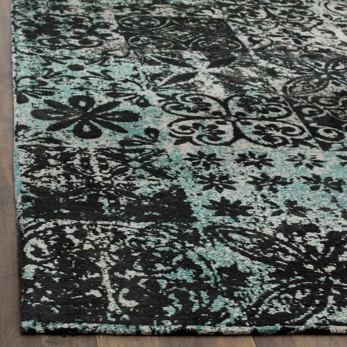 Safavieh Classic Vintage 4'-0" x 6'-0" Rug in Teal / Black