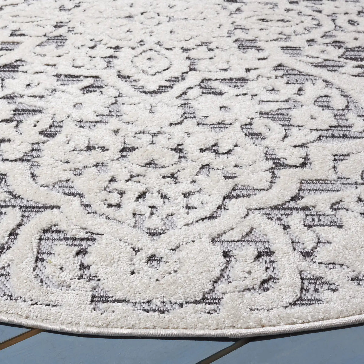 Safavieh Cabana 6'-7" x 6'-7" Rug in Ivory / Grey