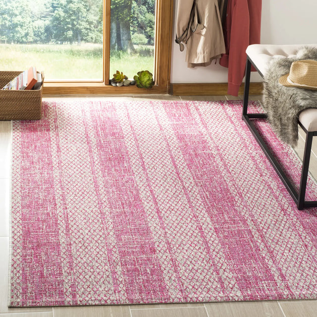 Safavieh Courtyard 4'-0" x 5'-7" Rug in Light Grey / Fuchsia