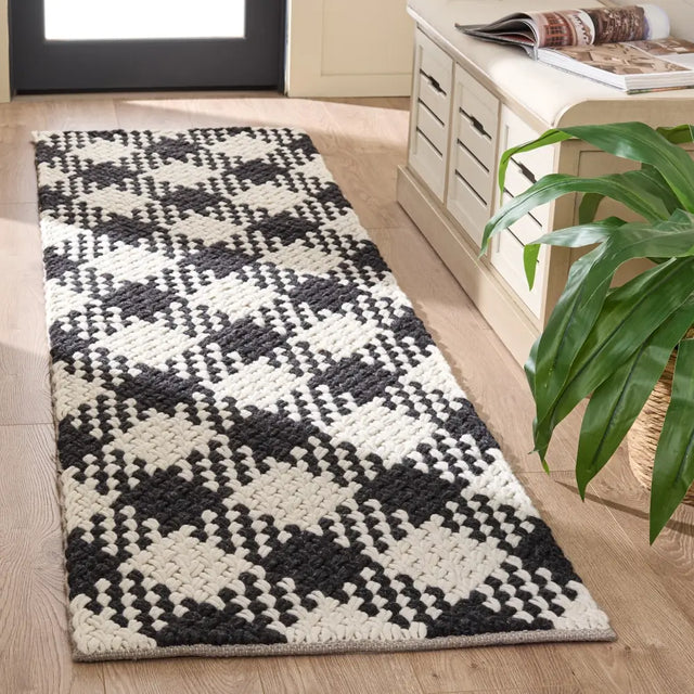 Safavieh Natural Fiber Couture 2'-3" x 8'-0" Rug in Ivory / Black