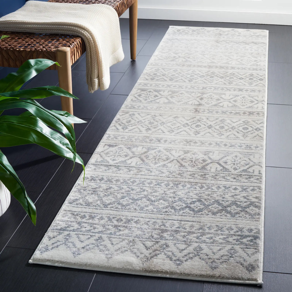 Safavieh Carnegie 2'-3" x 8'-0" Rug in Ivory / Grey