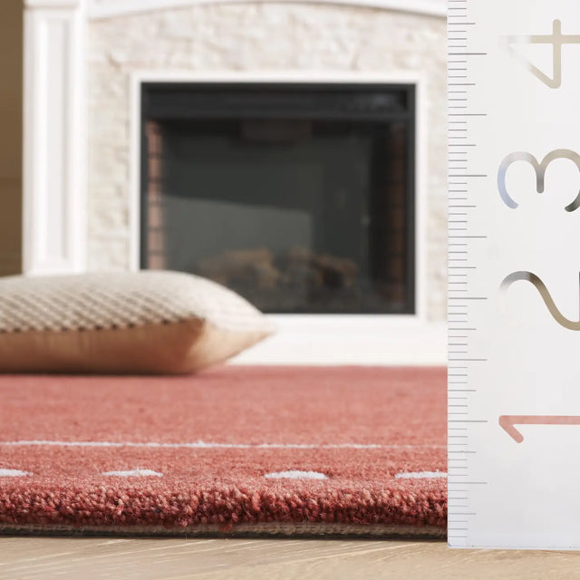 Safavieh Bella 4'-0" x 6'-0" Rug in Red / Ivory