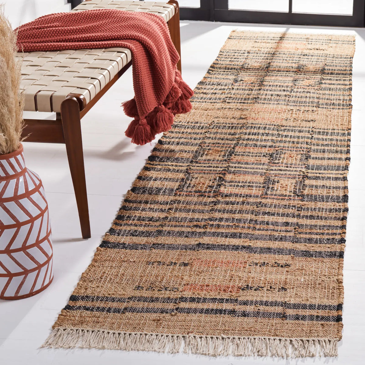Safavieh Kilim 2'-3" x 11'-0" Rug in Natural / Black