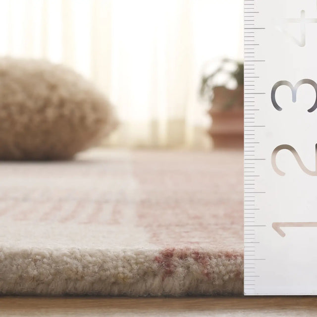 Safavieh Genre 4'-0" x 6'-0" Rug in Ivory / Red