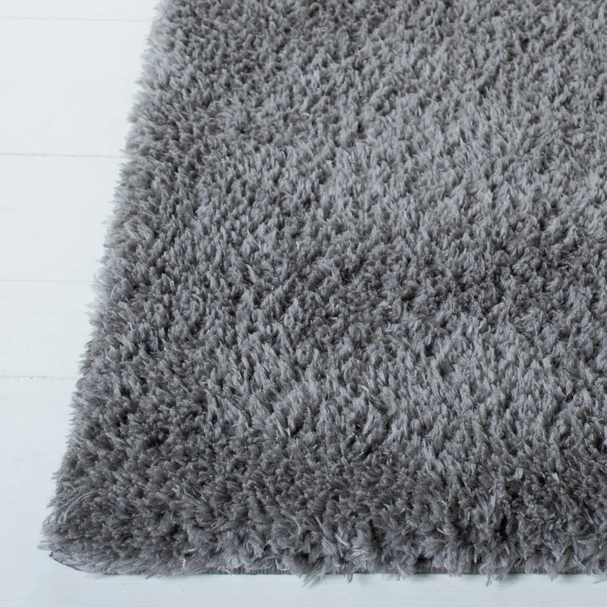 Safavieh Decora Shaggy 4'-0" x 6'-0" Rug in Dark Grey