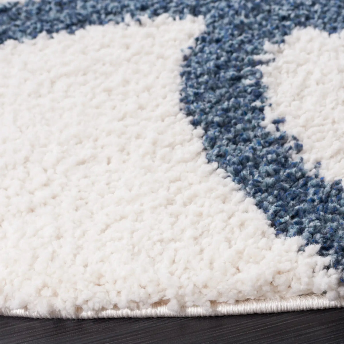 Safavieh Calico Shag 6'-7" x 6'-7" Rug in Ivory / Blue