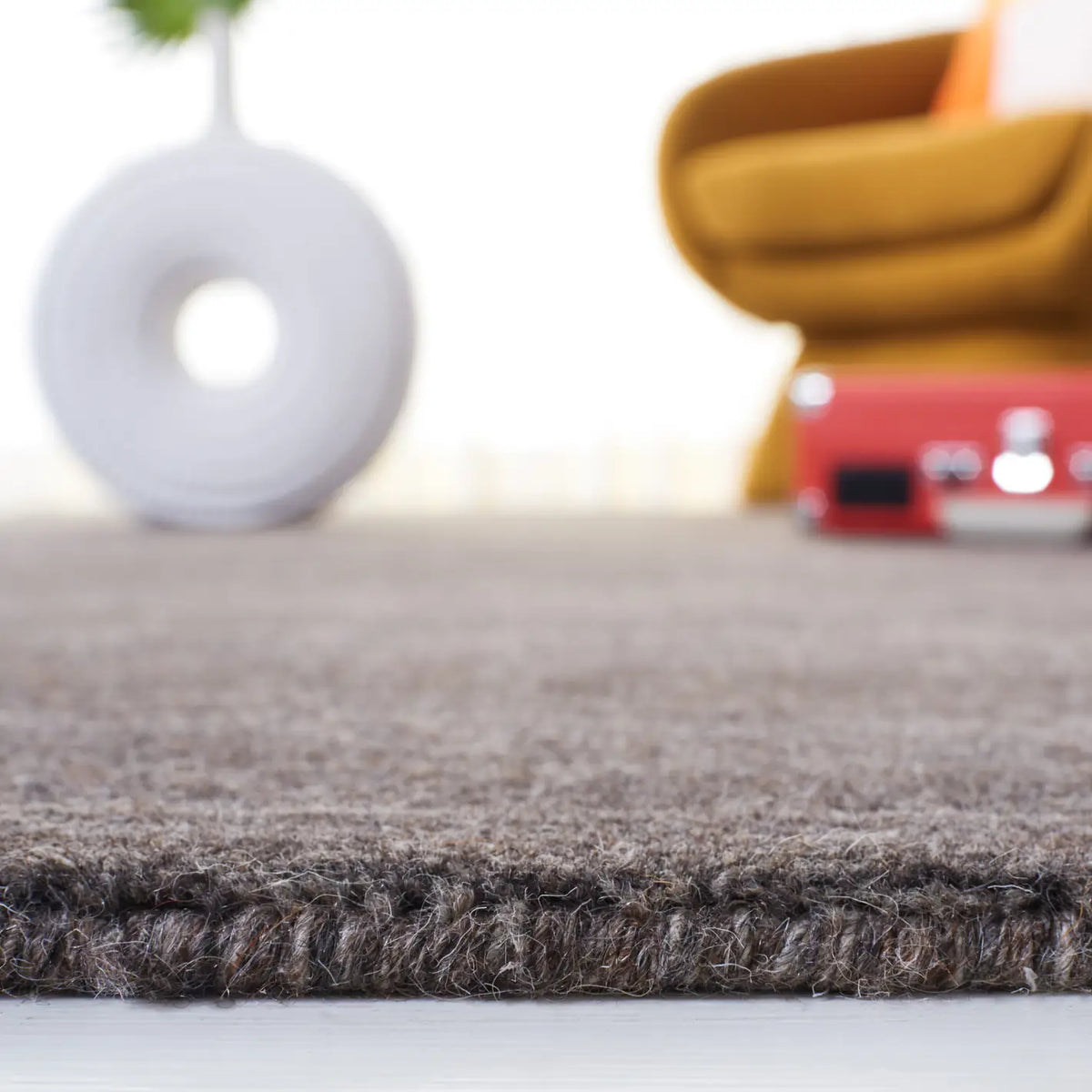 Safavieh Himalaya 5'-0" x 8'-0" Rug in Charcoal