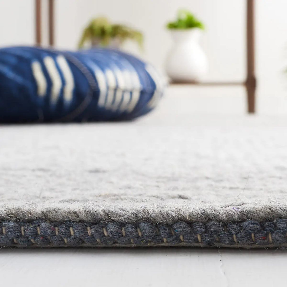 Safavieh Natura 5'-0" x 8'-0" Rug in Steel