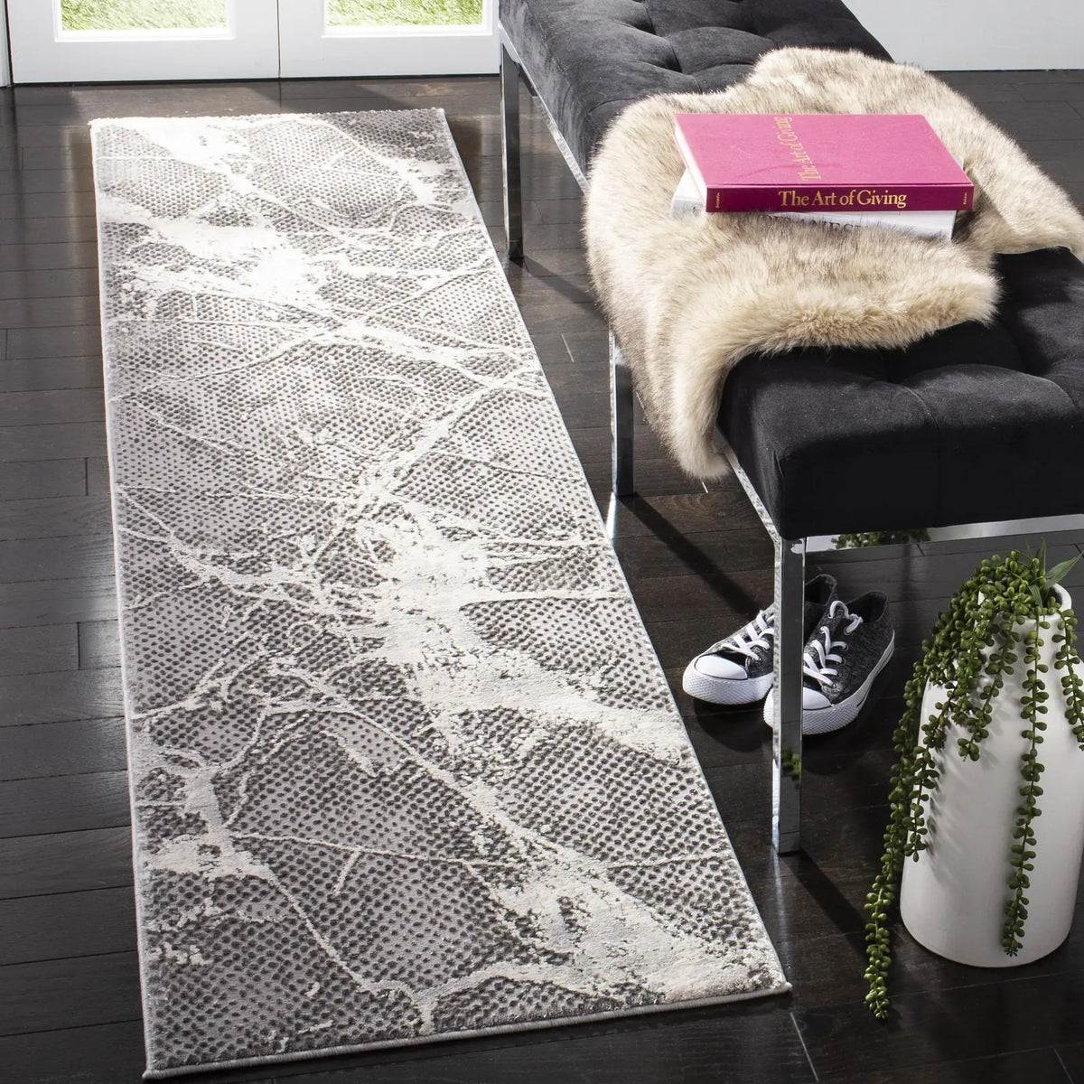 Safavieh Lurex 100 2'-0" x 8'-0" Rug in Grey / Ivory