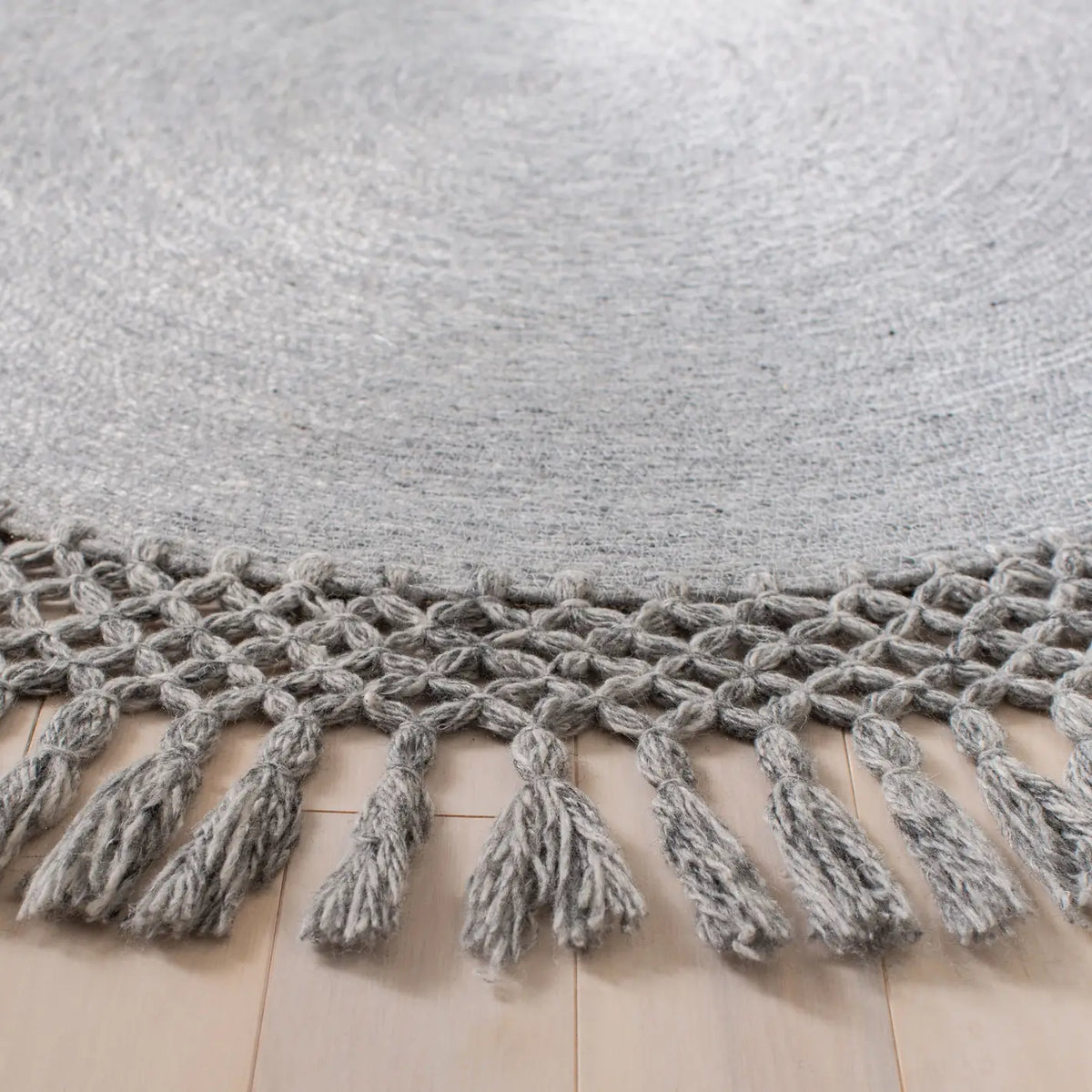Safavieh Sahara 3'-0" x 3'-0" Rug in Silver
