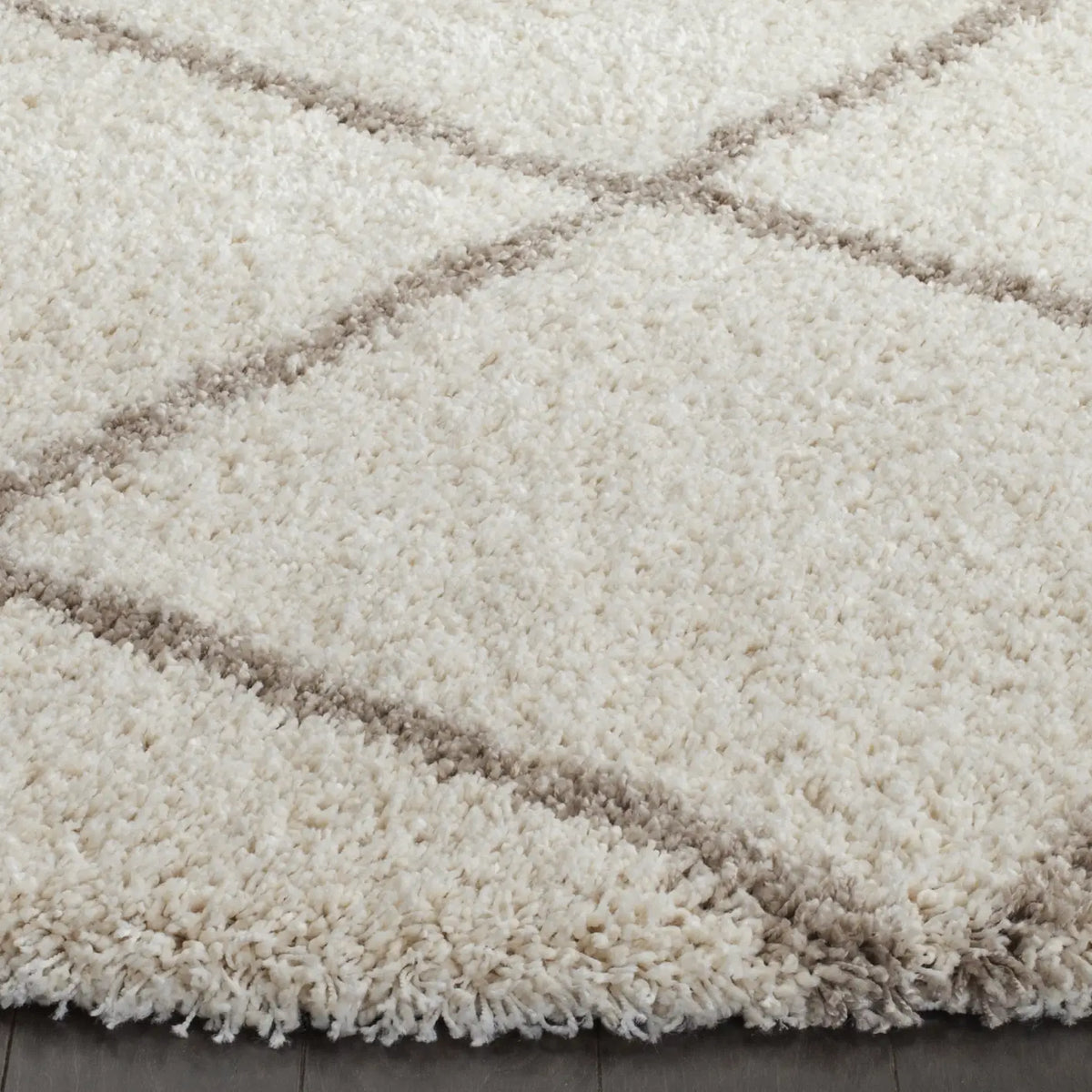 Safavieh Hudson Shag 5'-3" x 5'-3" Rug in Ivory / Beige