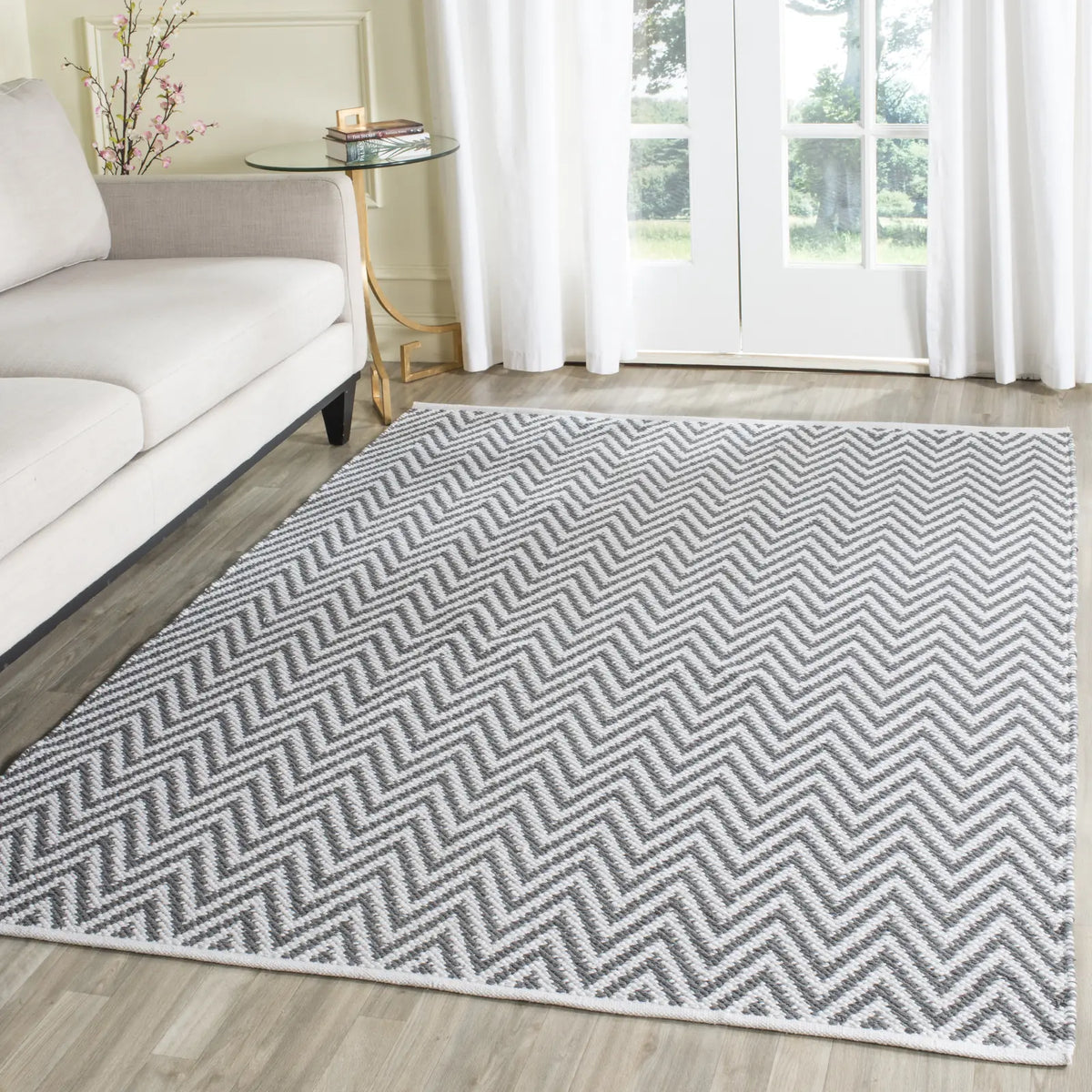 Safavieh Montauk 5'-0" x 7'-0" Rug in Grey / Ivory