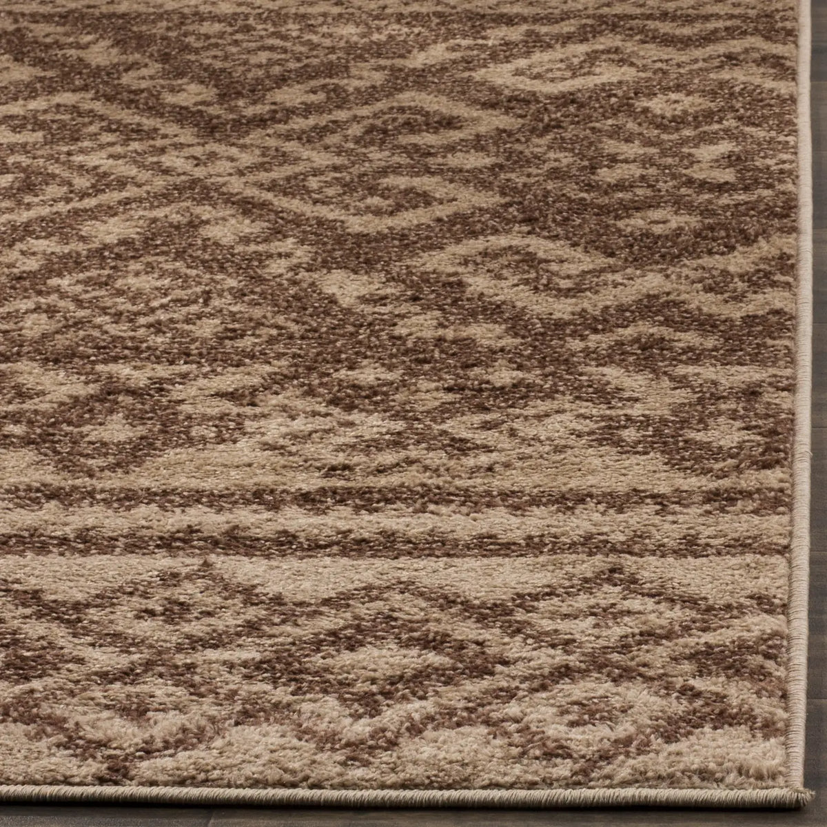 Safavieh Adirondack 5'-1" x 7'-6" Rug in Camel / Chocolate