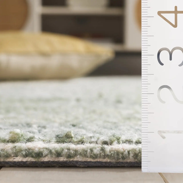 Safavieh Marquee 4'-0" x 6'-0" Rug in Green / Ivory