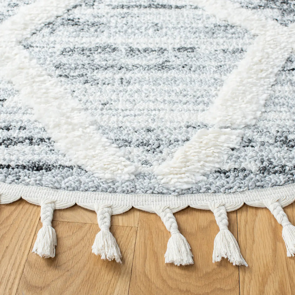 Safavieh Moroccan Tassel Shag 6'-7" x 6'-7" Rug in Grey / Ivory
