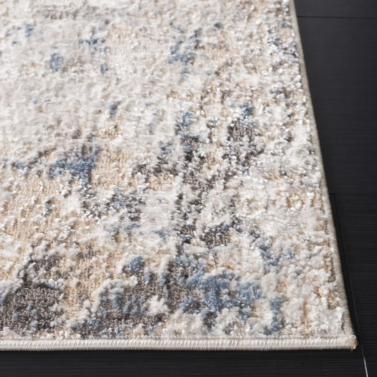 Safavieh Quincy 4'-0" x 6'-0" Rug in Ivory / Beige