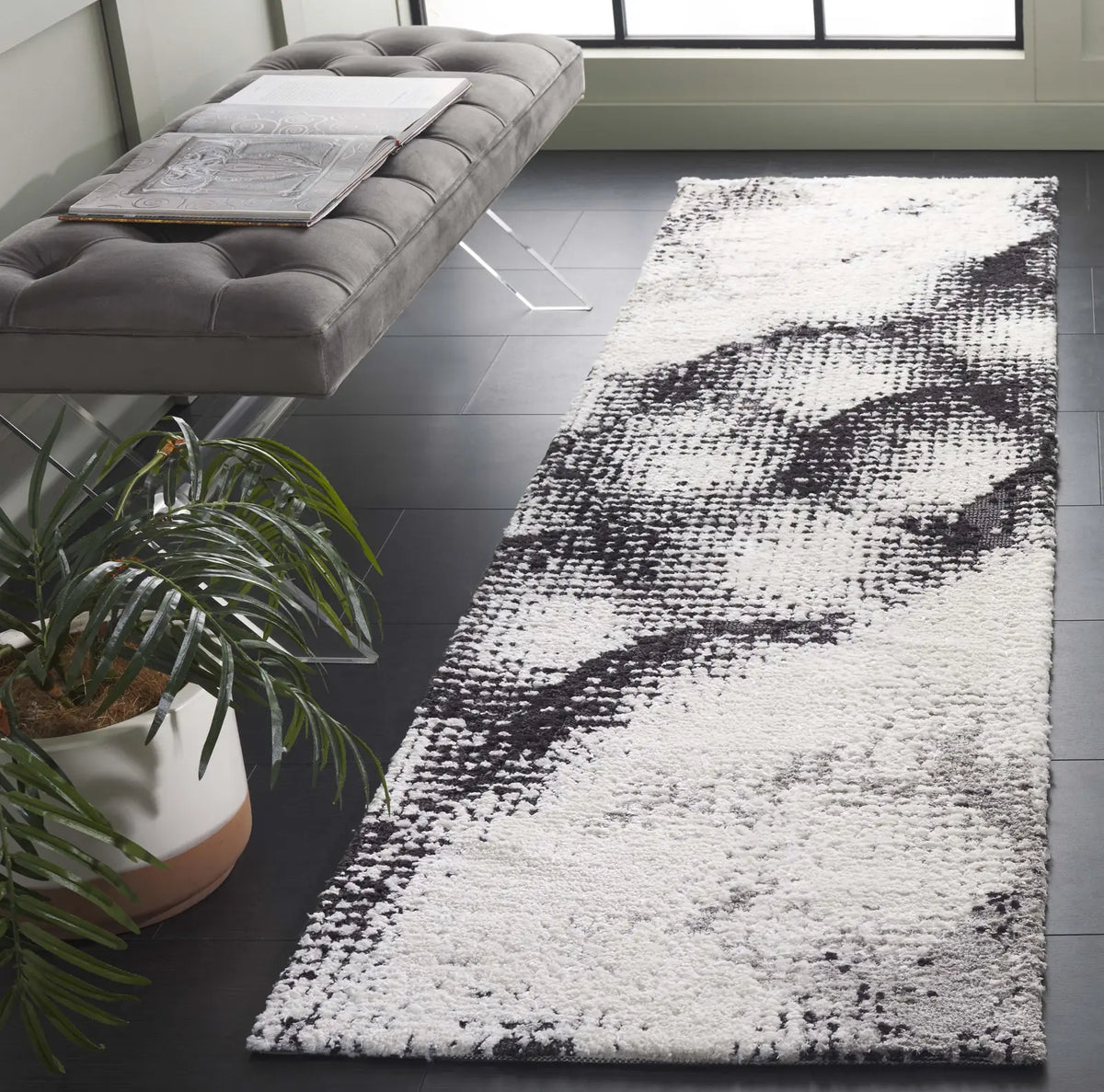 Safavieh Audrey 2'-3" x 8'-0" Rug in Grey / Ivory