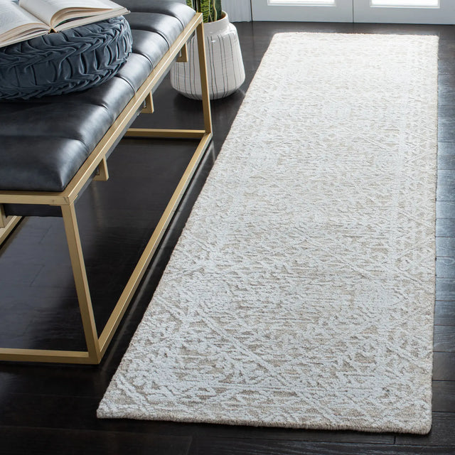 Safavieh Glamour 2'-3" x 8'-0" Rug in Beige
