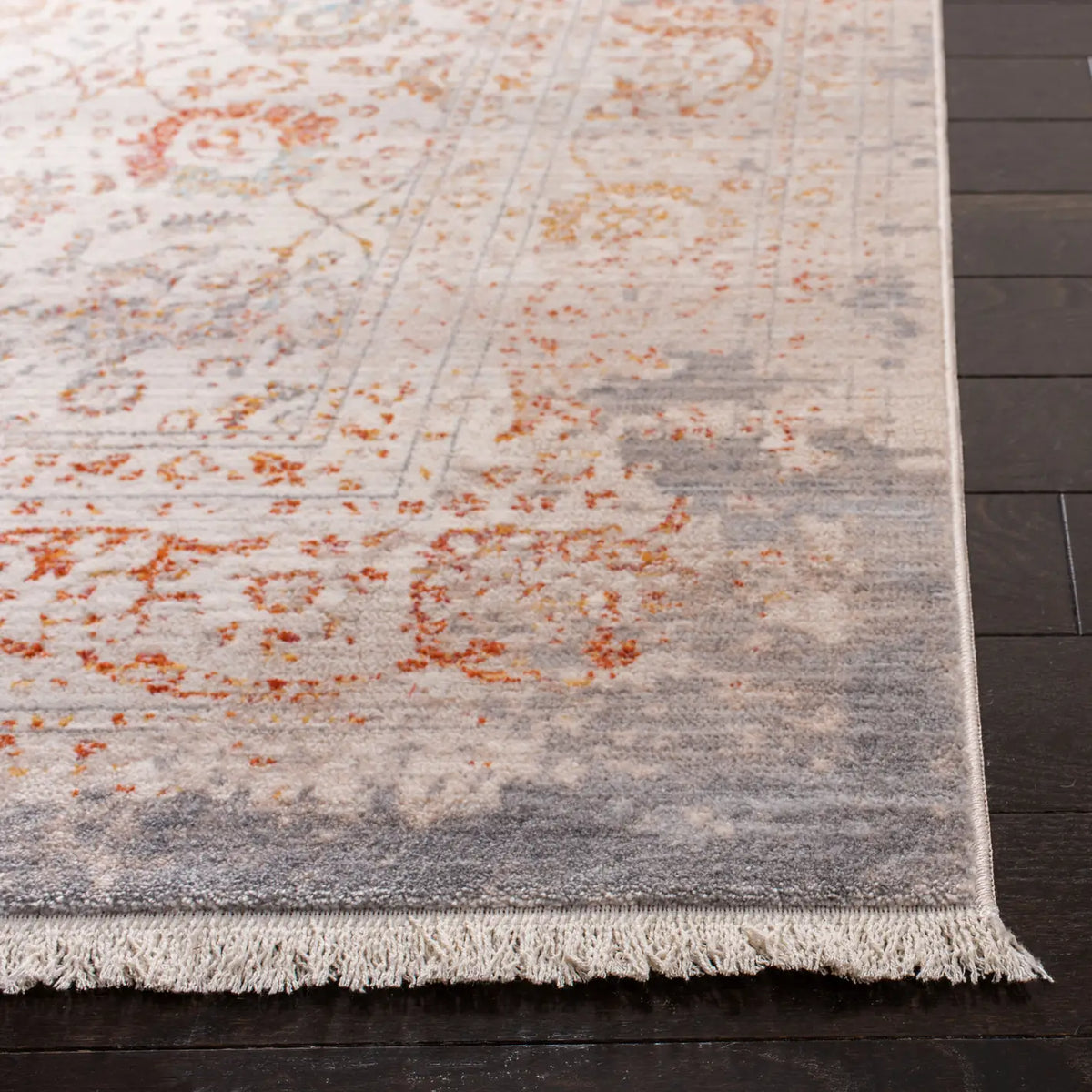 Safavieh Vintage Persian 4'-0" x 6'-0" Rug in Grey / Multi