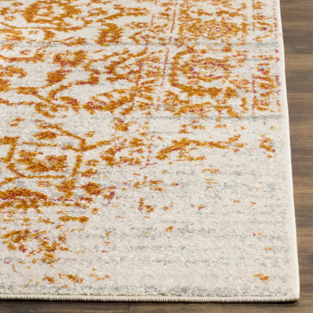 Safavieh Madison 4'-0" x 6'-0" Rug in Cream / Orange