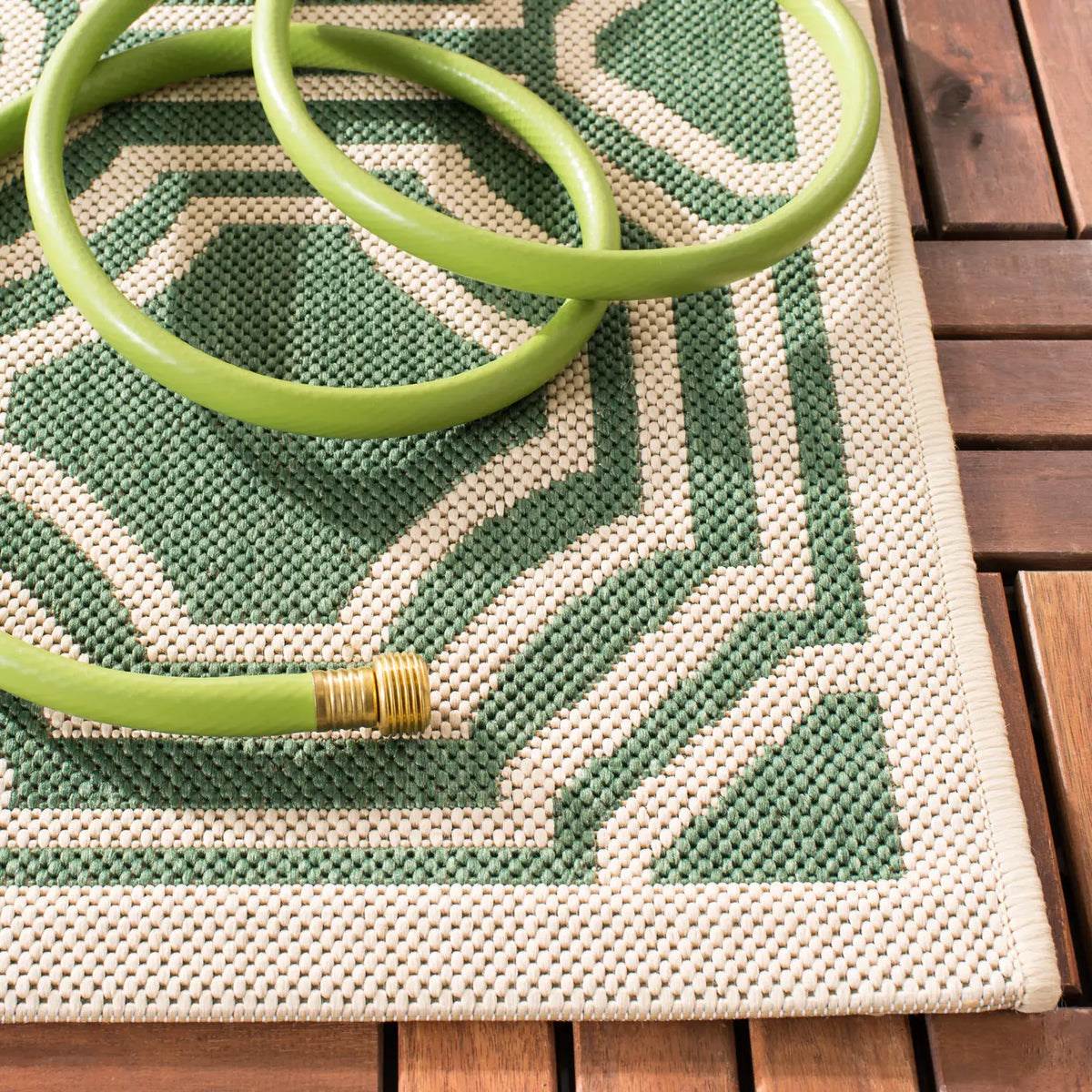 Safavieh Courtyard 5'-3" x 7'-7" Rug in Dark Green / Beige