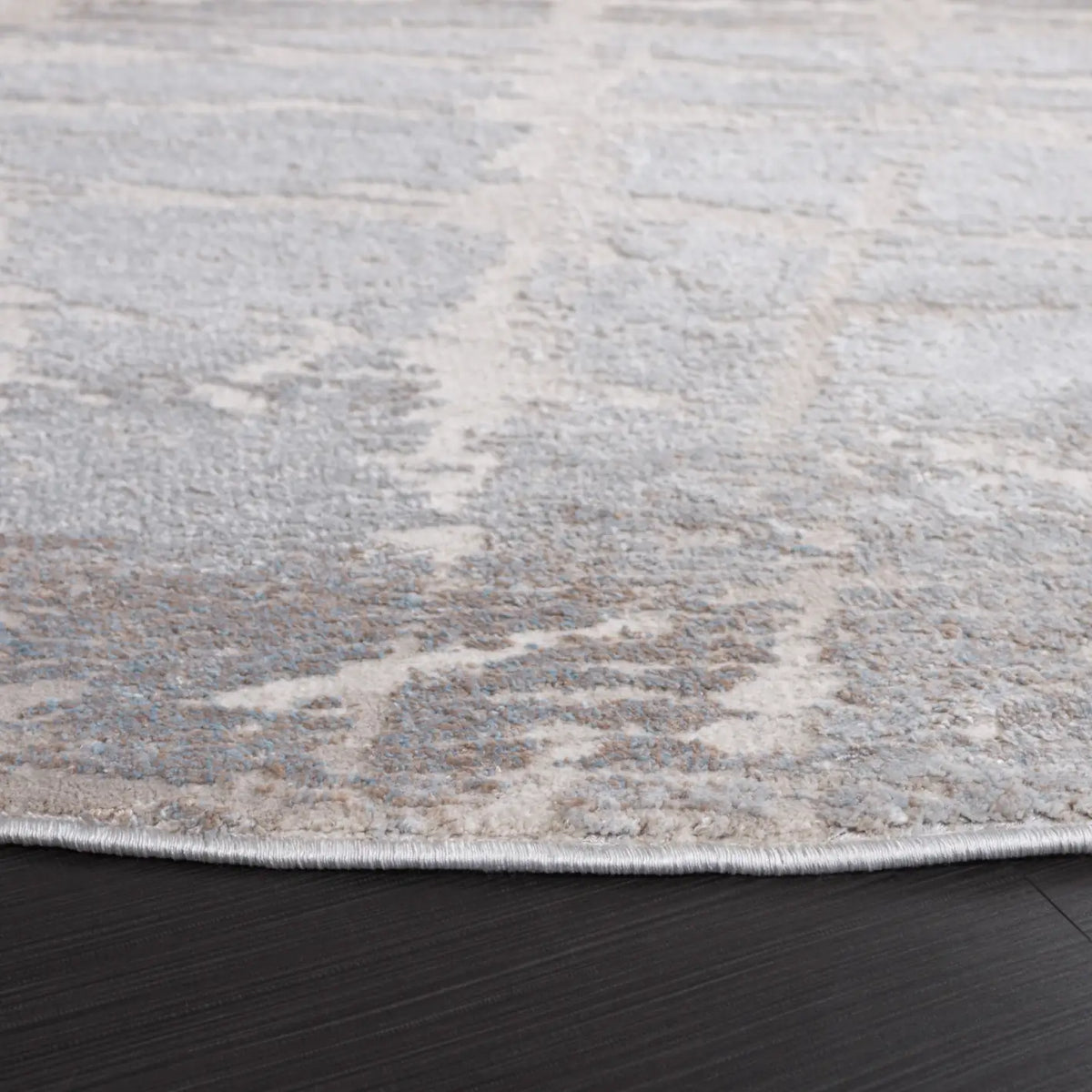 Safavieh Platinum 6'-7" x 6'-7" Rug in Grey / Light Grey