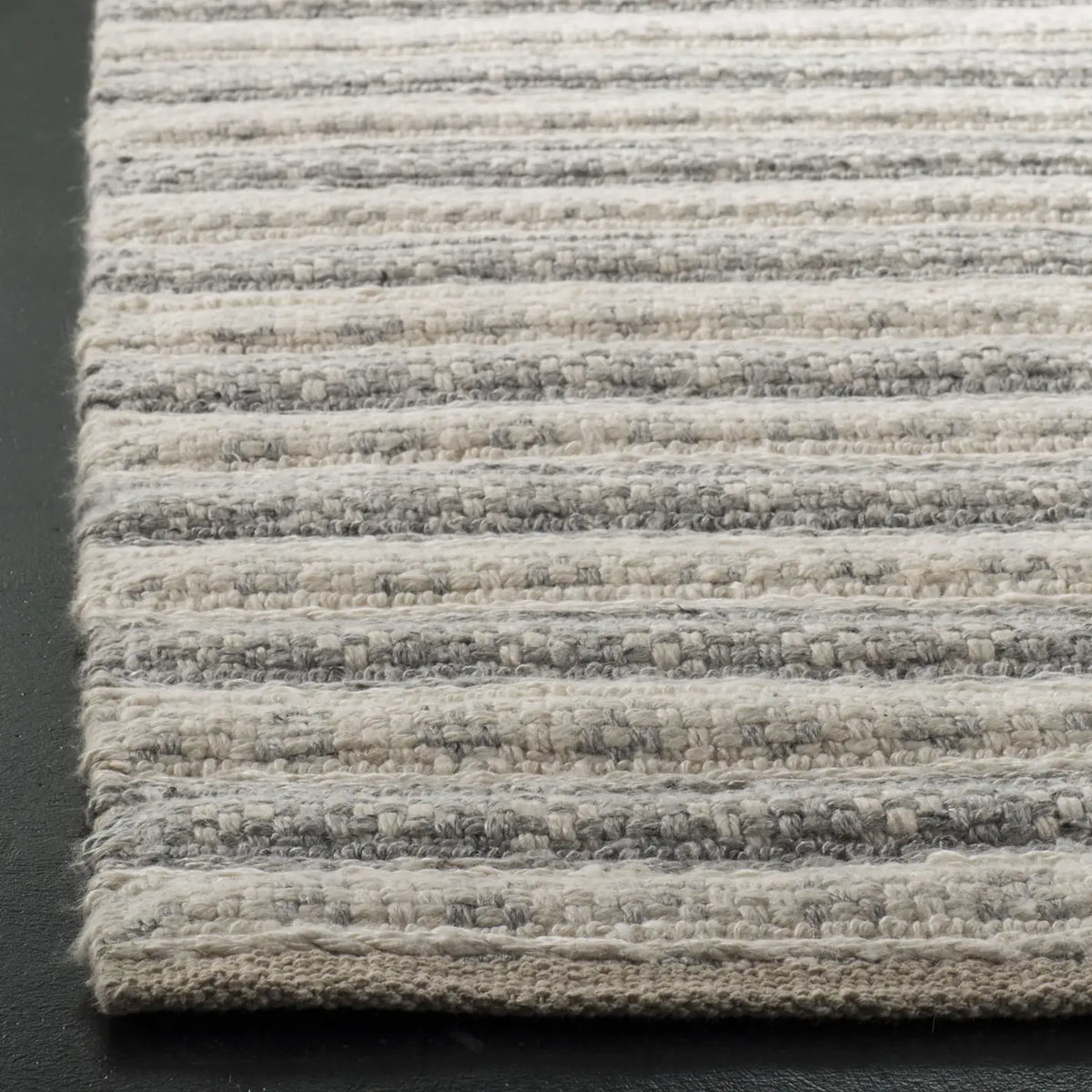 Safavieh Natura 5'-0" x 8'-0" Rug in Grey / Ivory