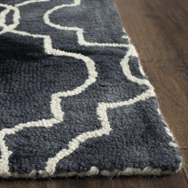 Safavieh Dip Dye 2'-3" x 6'-0" Rug in Graphite / Ivory