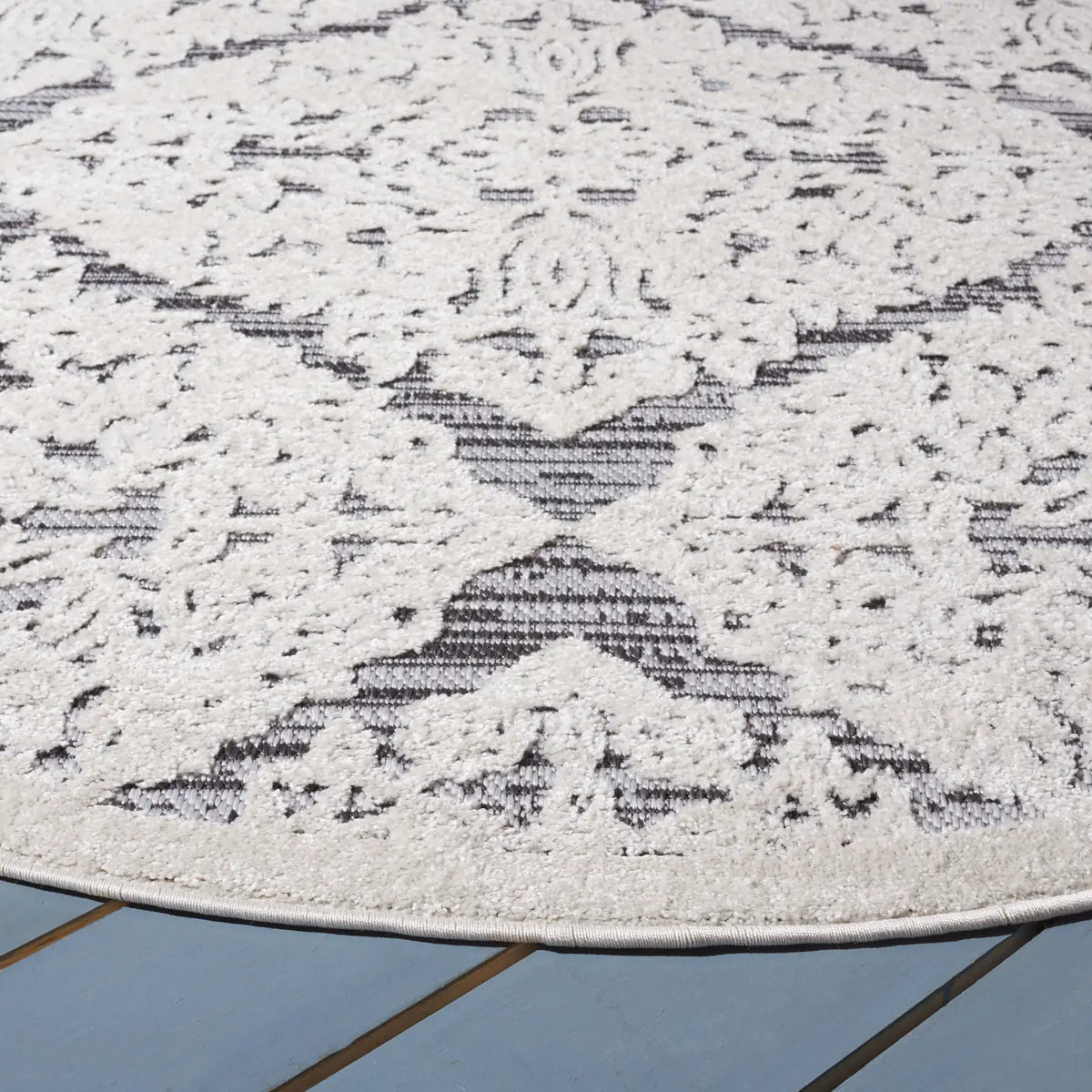 Safavieh Cabana 6'-7" x 6'-7" Rug in Ivory / Grey