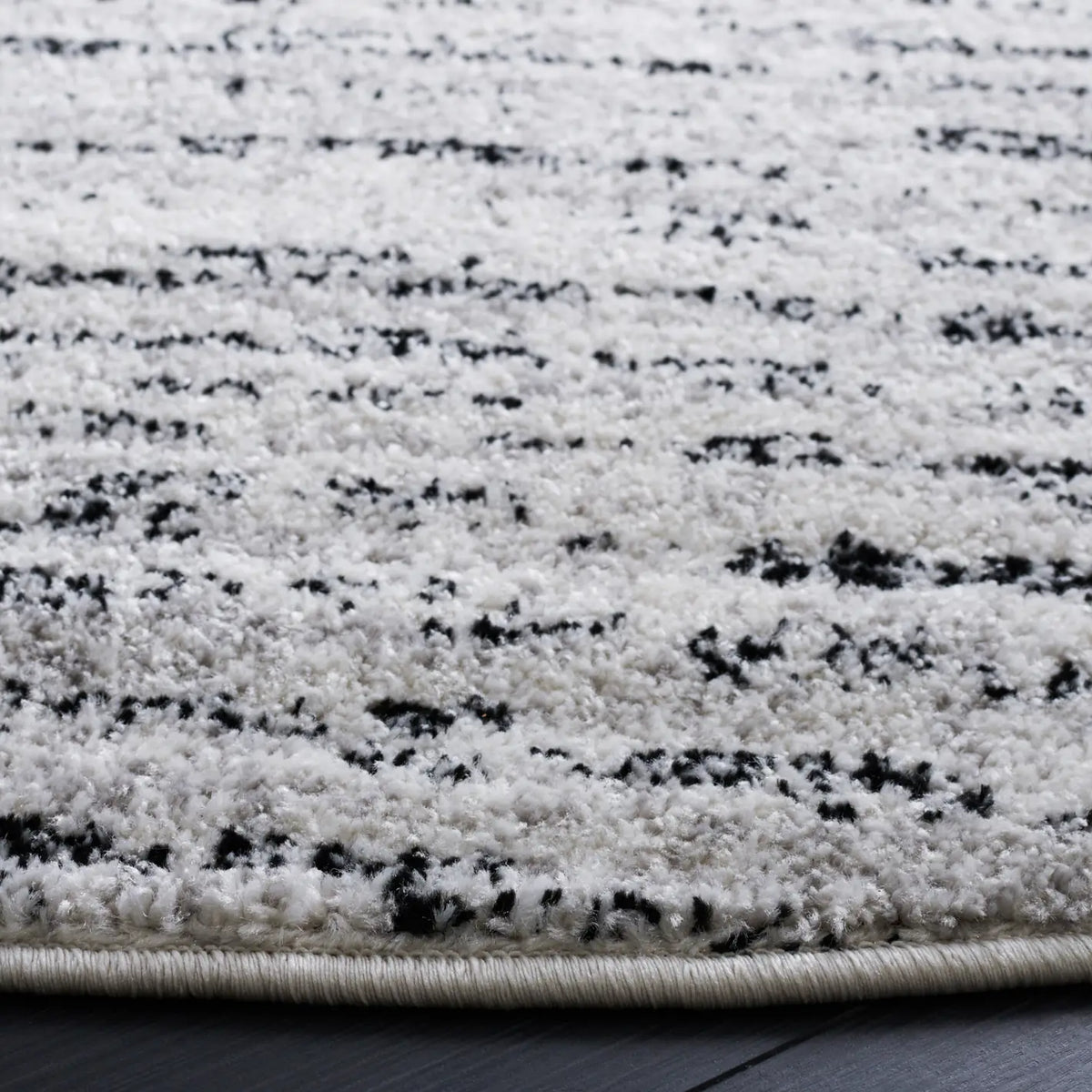 Safavieh Adirondack 6'-0" x 6'-0" Rug in Ivory / Silver
