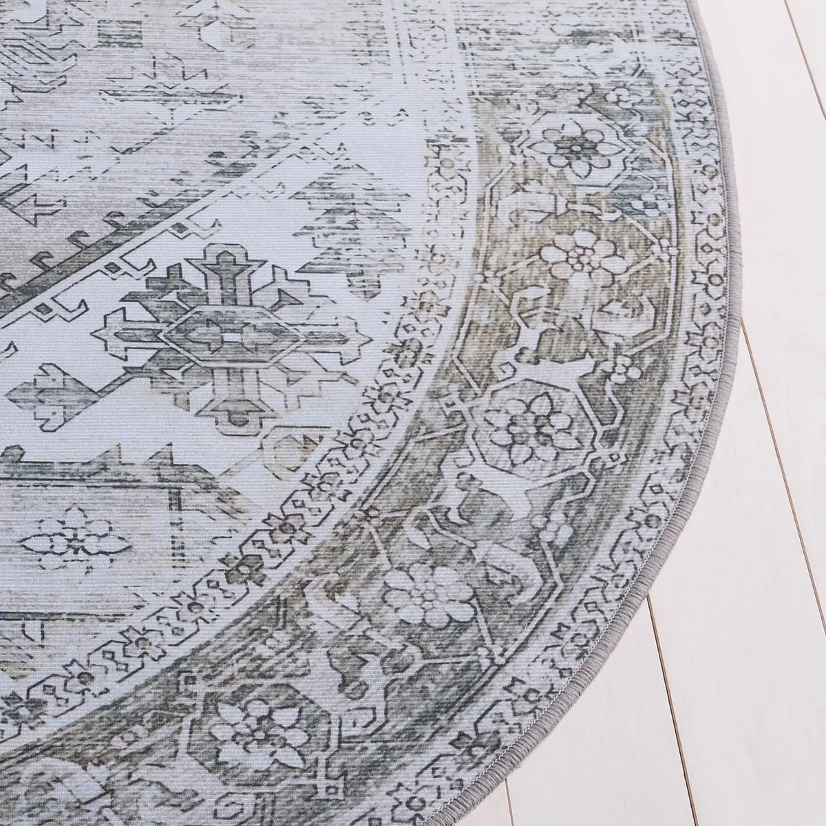 Safavieh Tucson 5'-0" x 8'-0" Rug in Beige / Grey