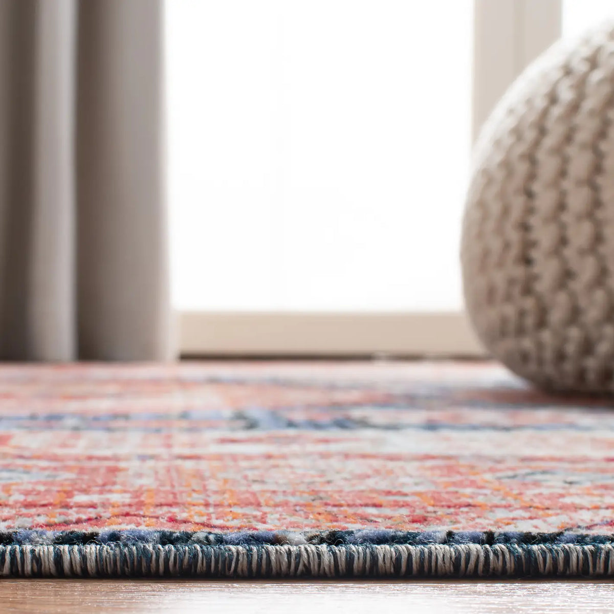 Safavieh Herat 300 4'-0" x 6'-0" Rug in Rust / Black