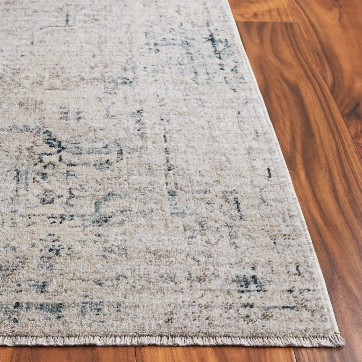 Safavieh Antique Patina 4'-0" x 5'-7" Rug in Grey / Blue