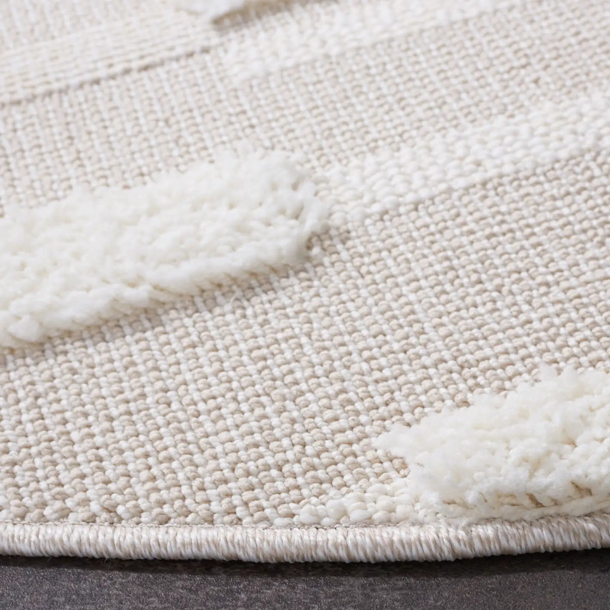 Safavieh Trends 5'-3" x 5'-3" Rug in Beige / Ivory