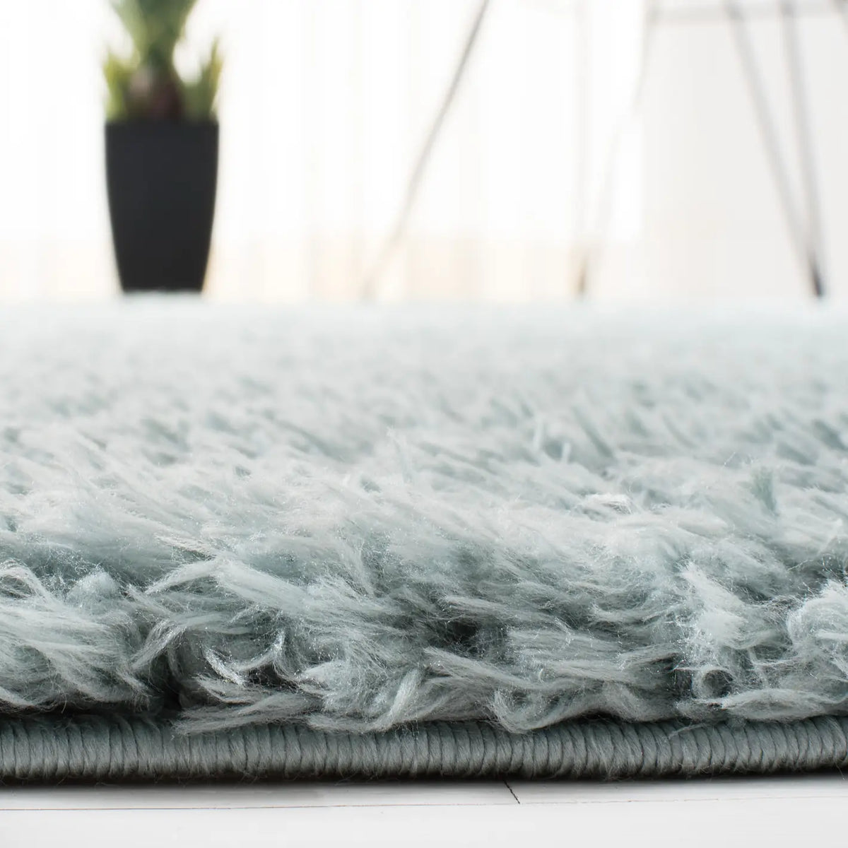 Safavieh Madrid Shag 200 4'-0" x 6'-0" Rug in Aqua