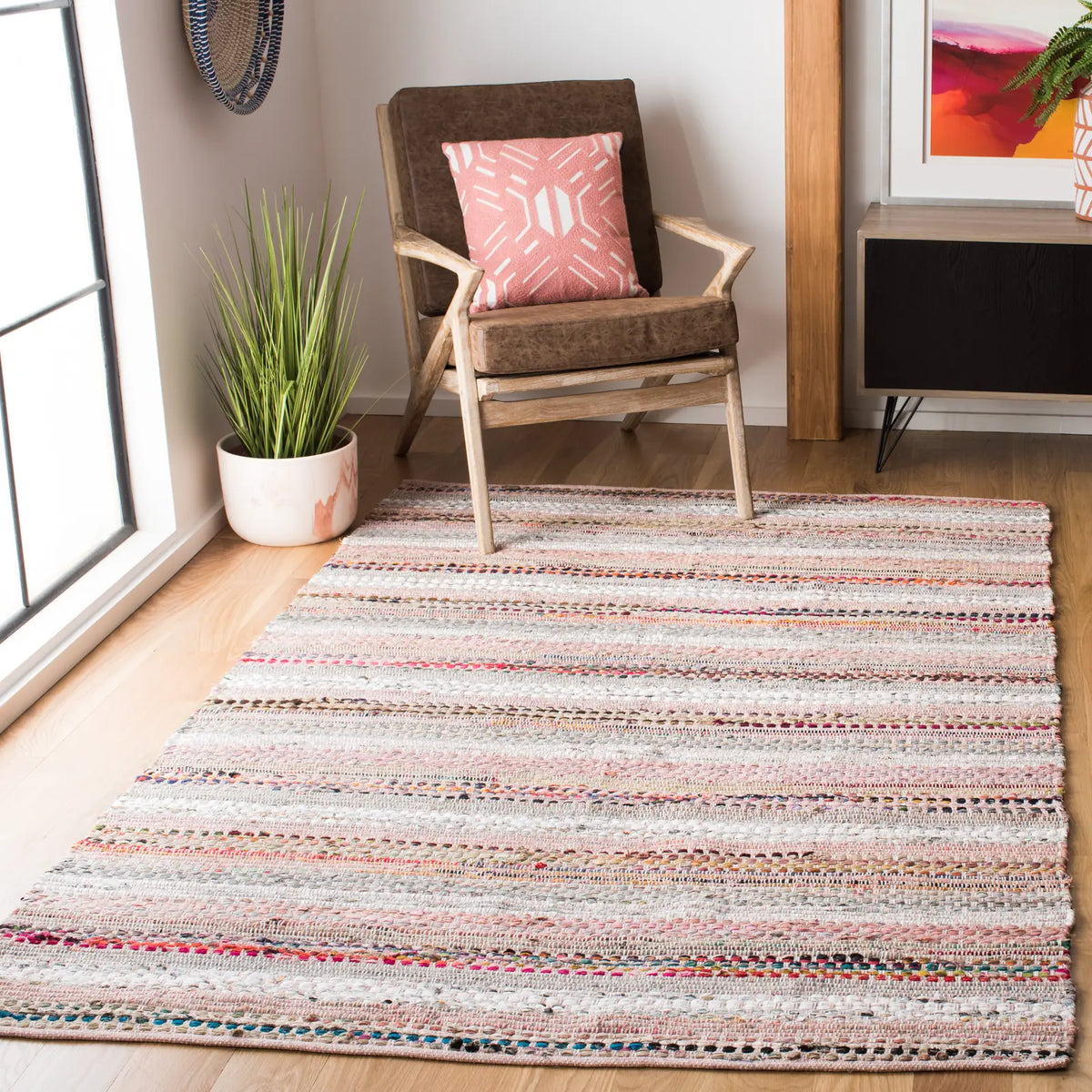 Safavieh Montauk 5'-0" x 8'-0" Rug in Pink / Multi