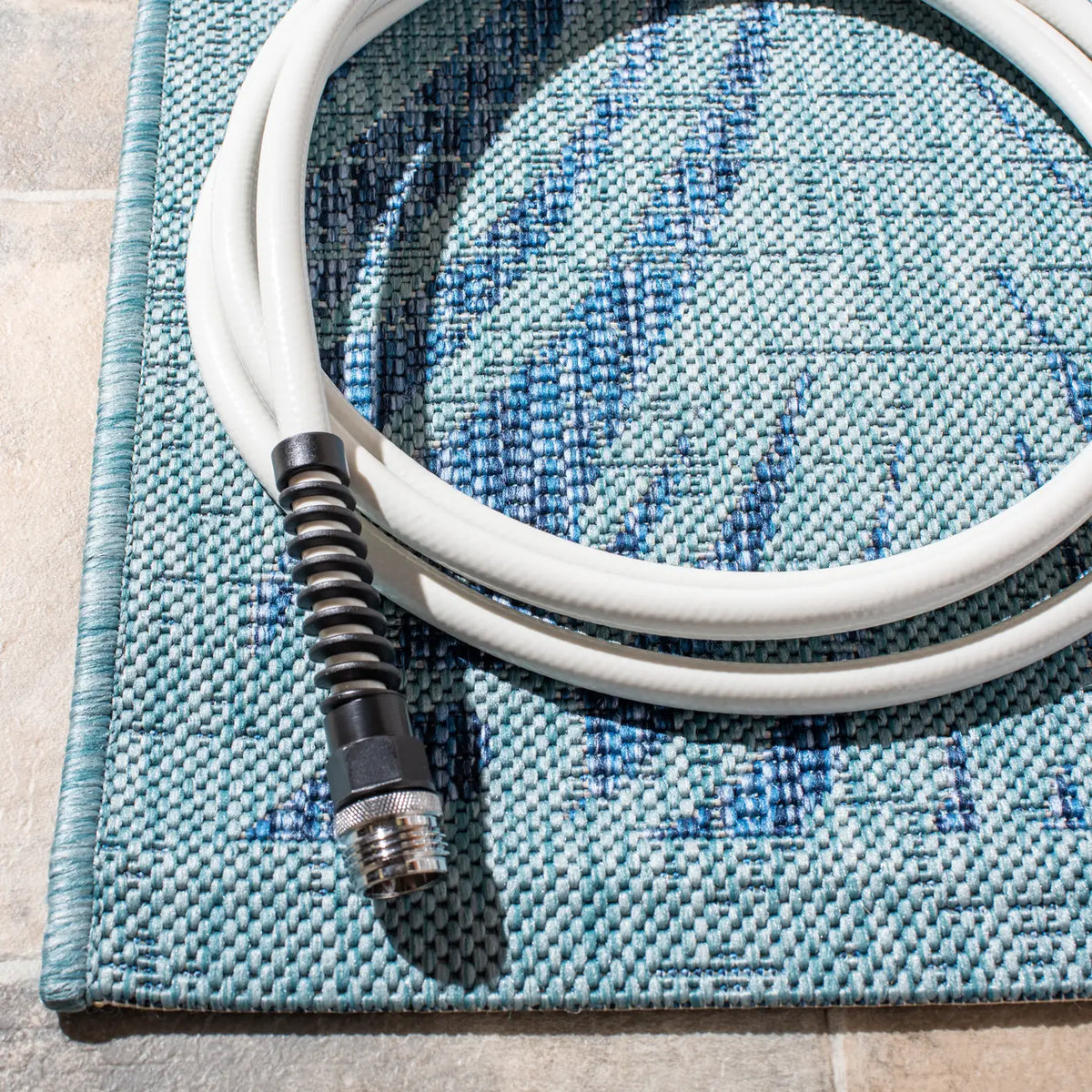 Safavieh Courtyard 4'-0" x 5'-7" Rug in Aqua / Navy
