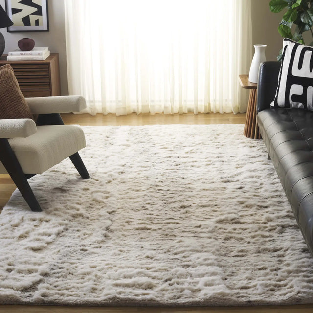 Safavieh Tribeca 6'-0" x 9'-0" Rug in Grey / Beige