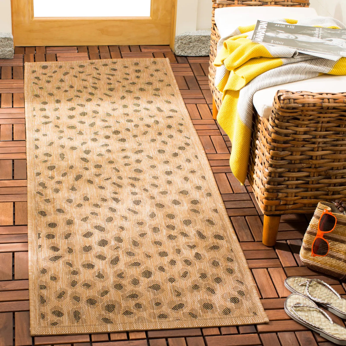 Safavieh Courtyard 2'-3" x 10'-0" Rug in Natural / Gold