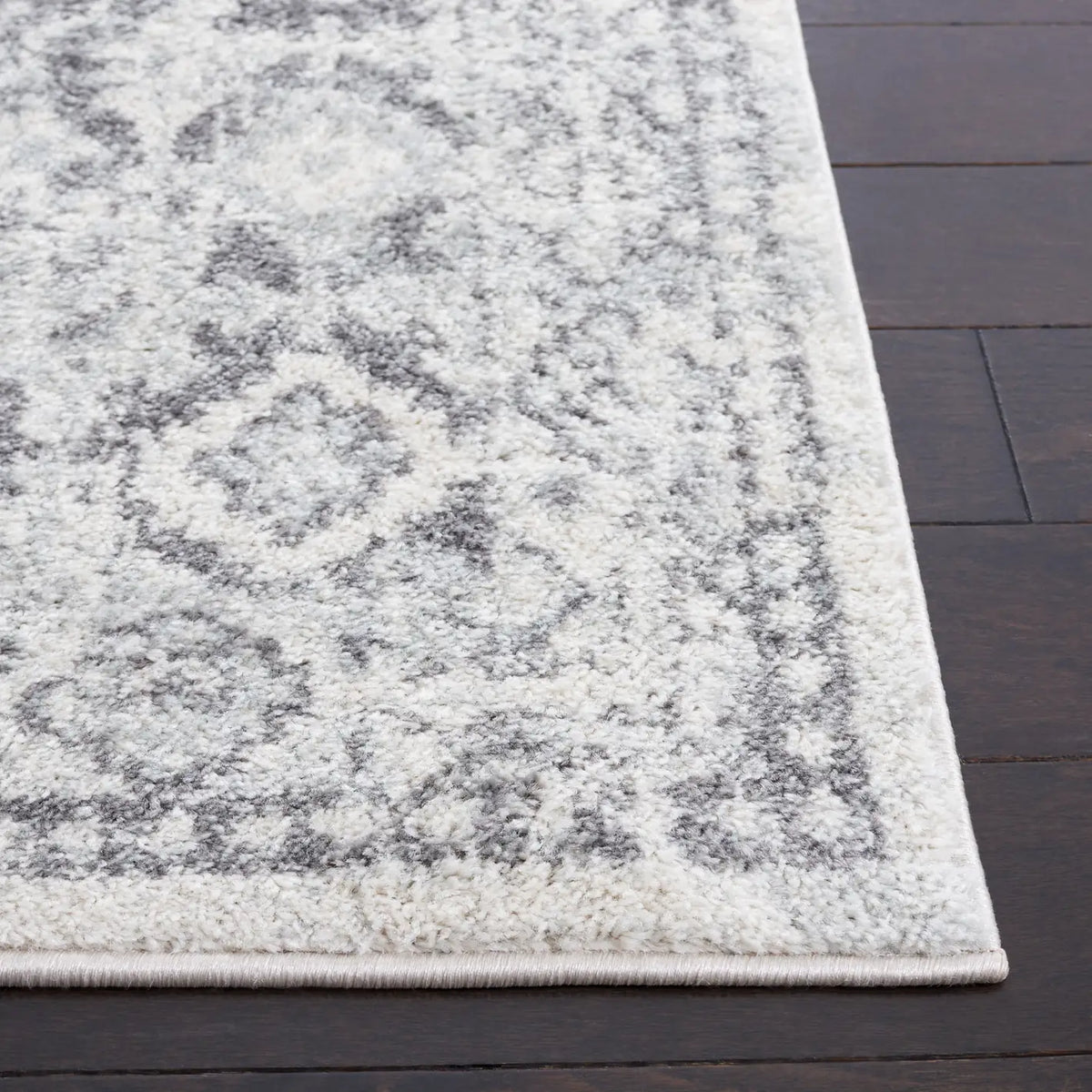Safavieh Tulum 4'-0" x 6'-0" Rug in Ivory / Grey