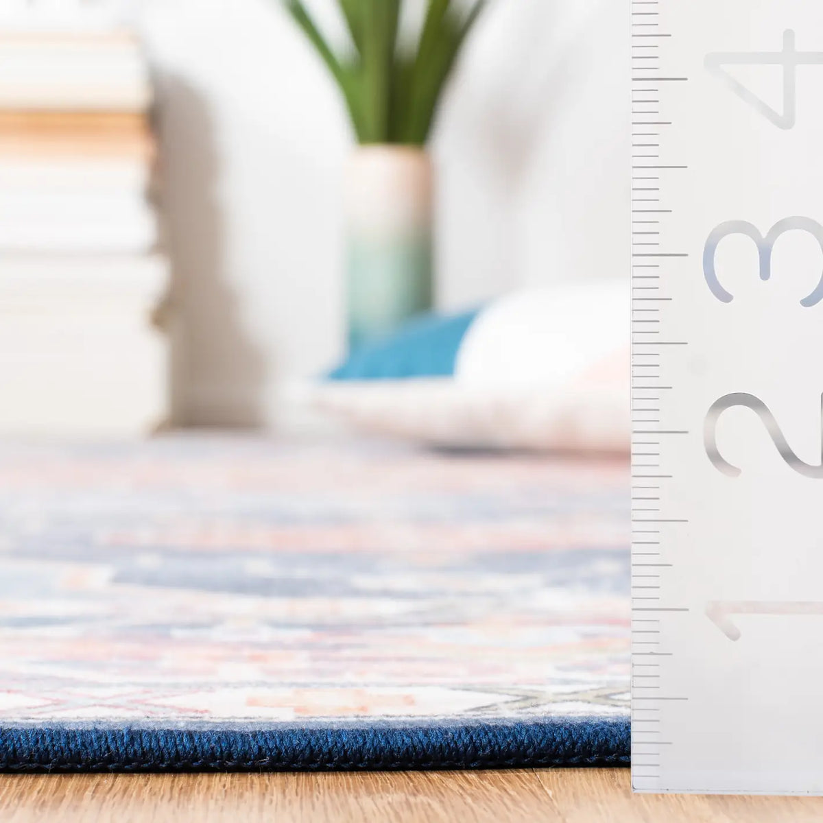 Safavieh Tucson 4'-0" x 6'-0" Rug in Blue / Rust