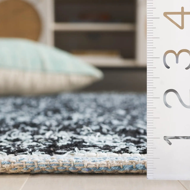 Safavieh Cape Cod 4'-0" x 6'-0" Rug in Light Blue / Black