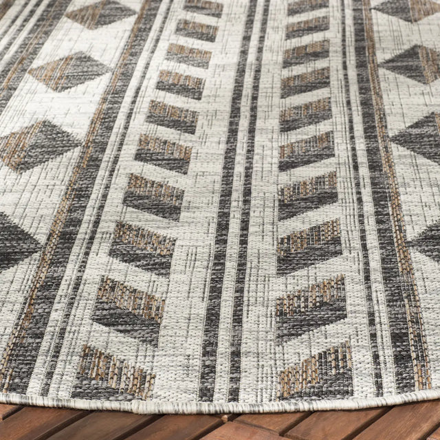 Safavieh Courtyard 5'-3" x 5'-3" Rug in Grey / Black