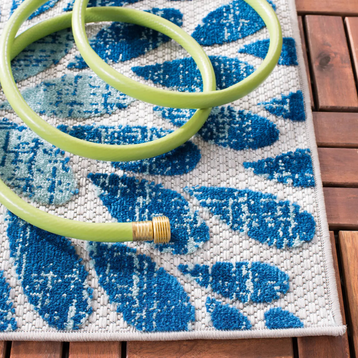 Safavieh Cabana 5'-3" x 7'-6" Rug in Grey / Blue