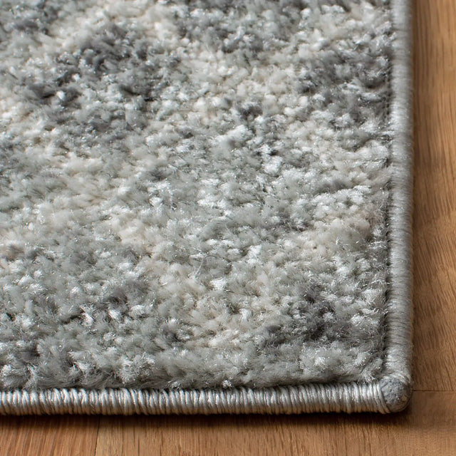Safavieh Madison 700 4'-0" x 6'-0" Rug in Silver / Ivory