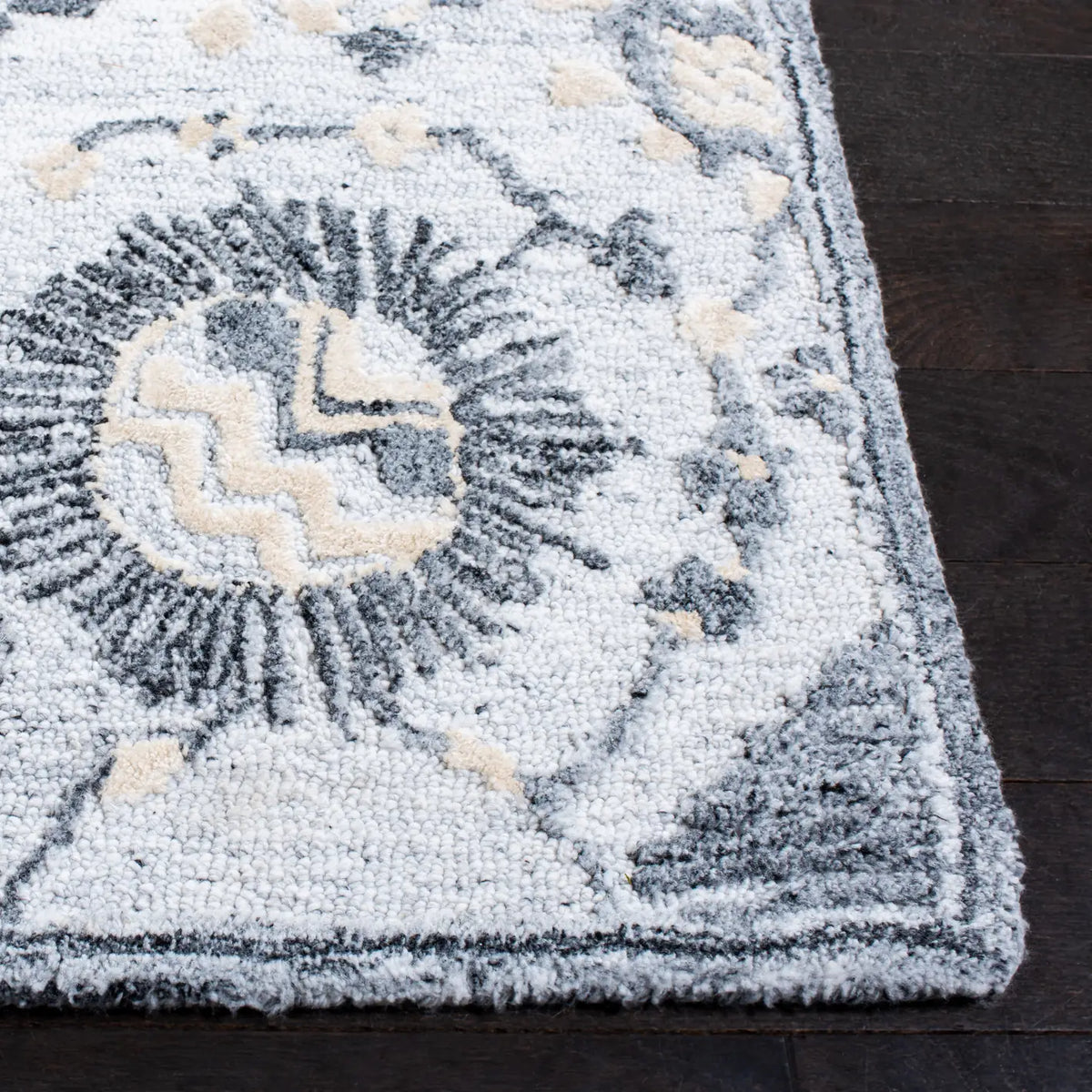 Safavieh Glamour 5'-0" x 8'-0" Rug in Ivory / Grey