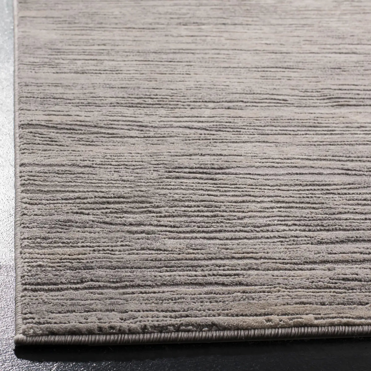 Safavieh Meadow 4'-0" x 6'-0" Rug in Ivory / Grey