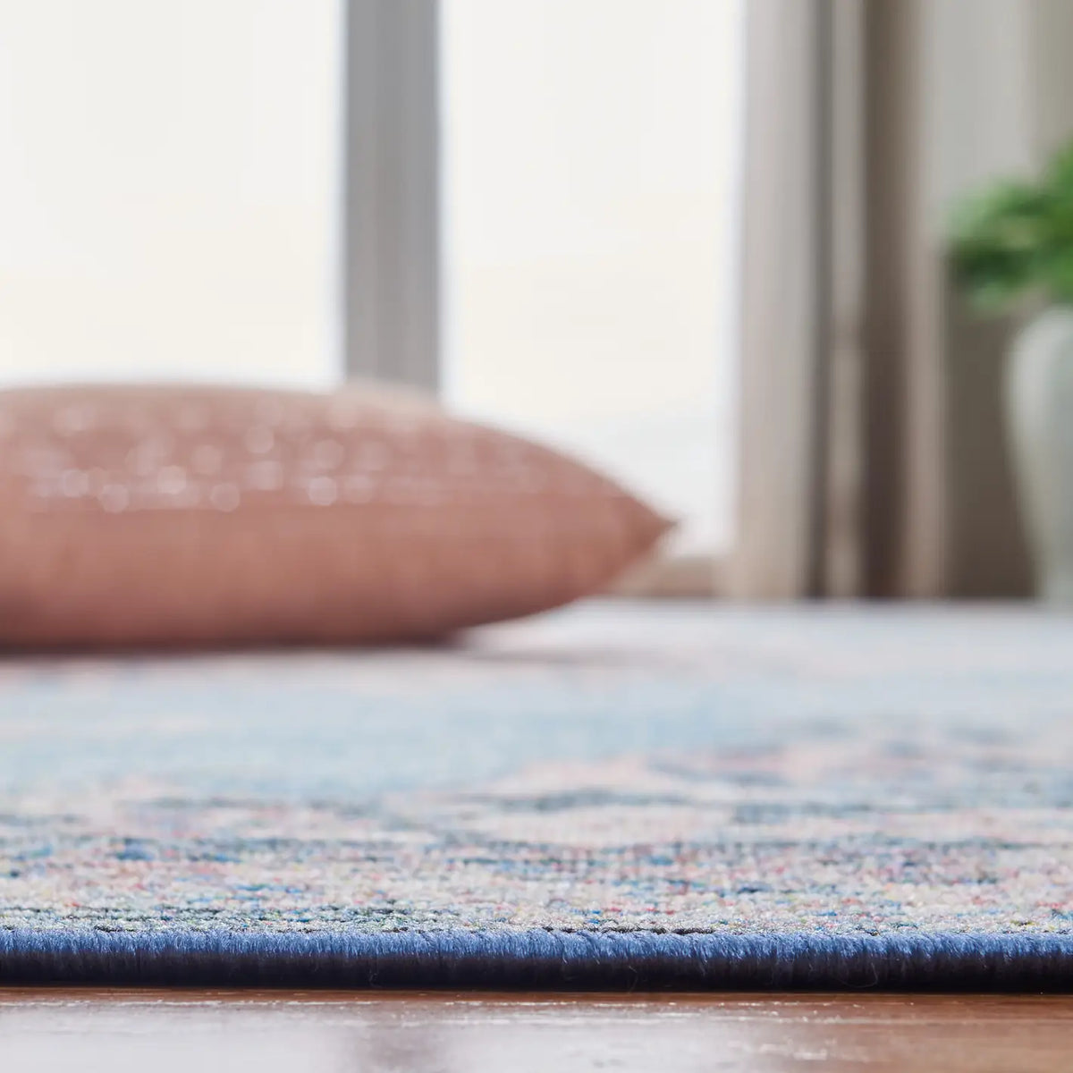 Safavieh Journey 4'-4" x 6'-0" Rug in Turquoise / Pink