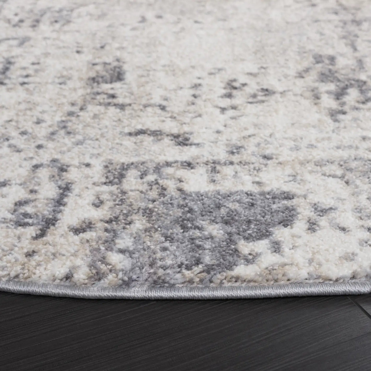 Safavieh Opal 6'-7" x 6'-7" Rug in Ivory / Grey
