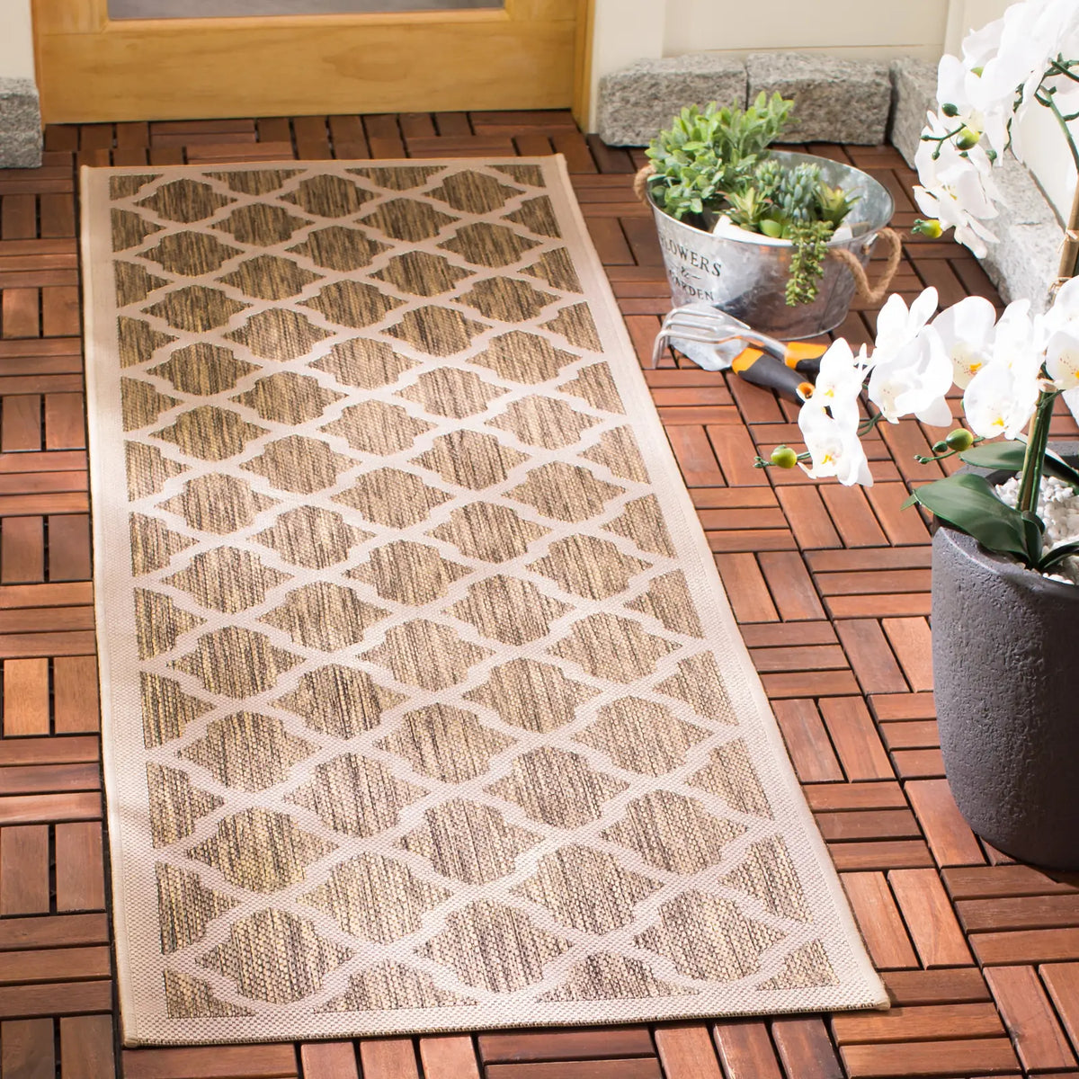 Safavieh Courtyard 2'-3" x 6'-7" Rug in Brown / Bone